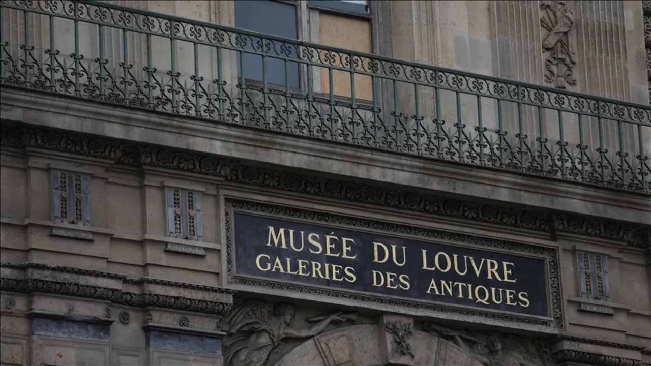 Soygunun faturası ziyaretçilere kesildi: Louvre Müzesinden büyük zam