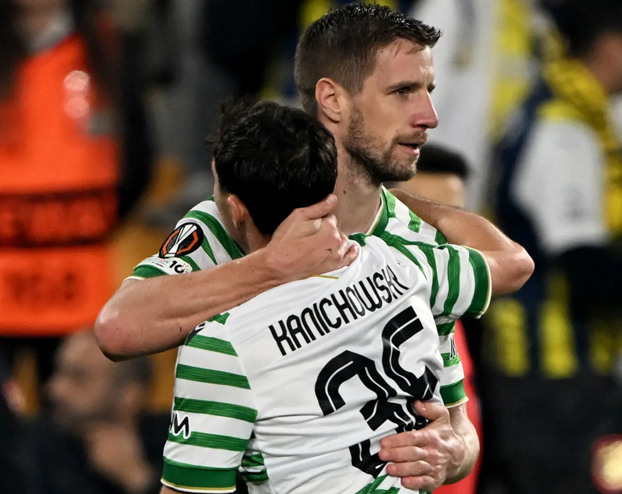 Barnabas Varga (solda) ve Gabi Kanichowsky (sağda)