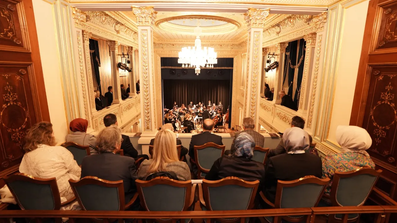Yıldız Tiyatrosu konserle açıldı! Yıllar sonra padişah marşları seslendirildi