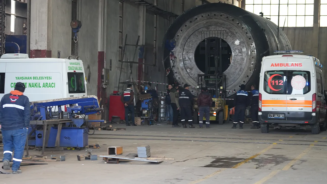 3 tonluk sac levhası 2 işçinin canını aldı, fabrika sahibi tutuklandı