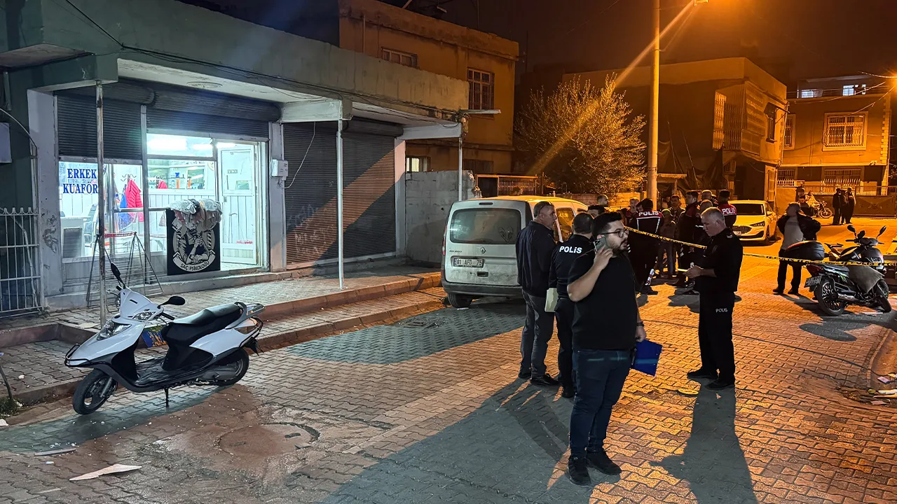 Kuaföre tıraş için gittiler, çatışmaya girdiler! Çok sayıda yaralı var