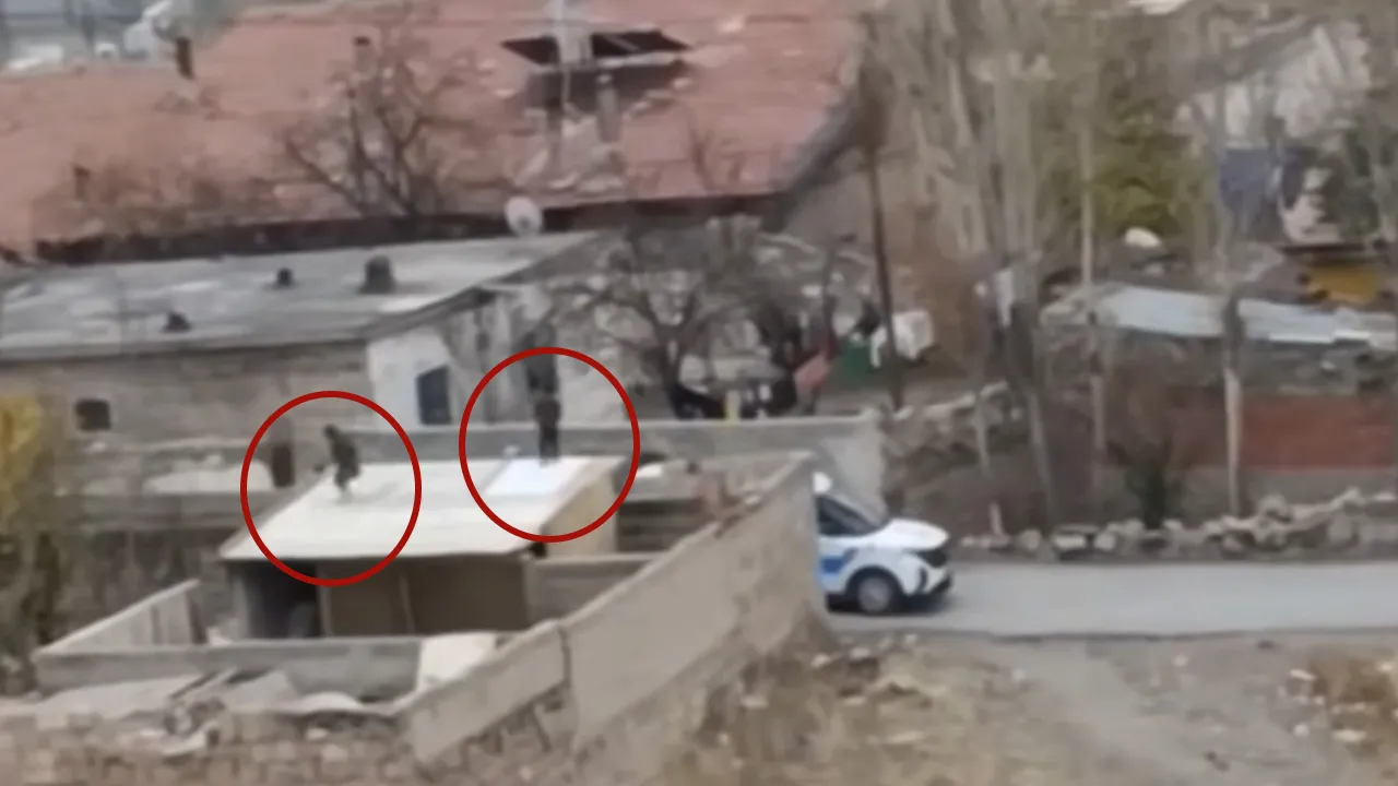 Kayseri'de bir aile yoldan geçen herkesi taşlıyor