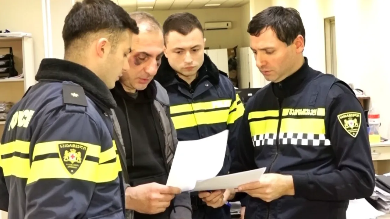 Muhalefet lideri gözaltına alındı! Gürcistan'da mahkeme binası kundaklandı