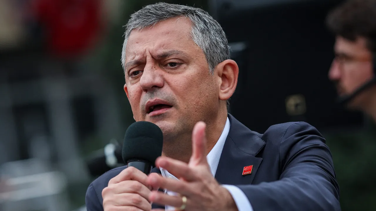 Özgür Özel yeniden CHP Genel Başkanı!