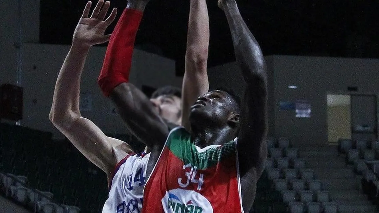 Adem Bona, 13 sayı ve 6 ribauntluk performansıyla öne çıkan isimlerden birisi oldu