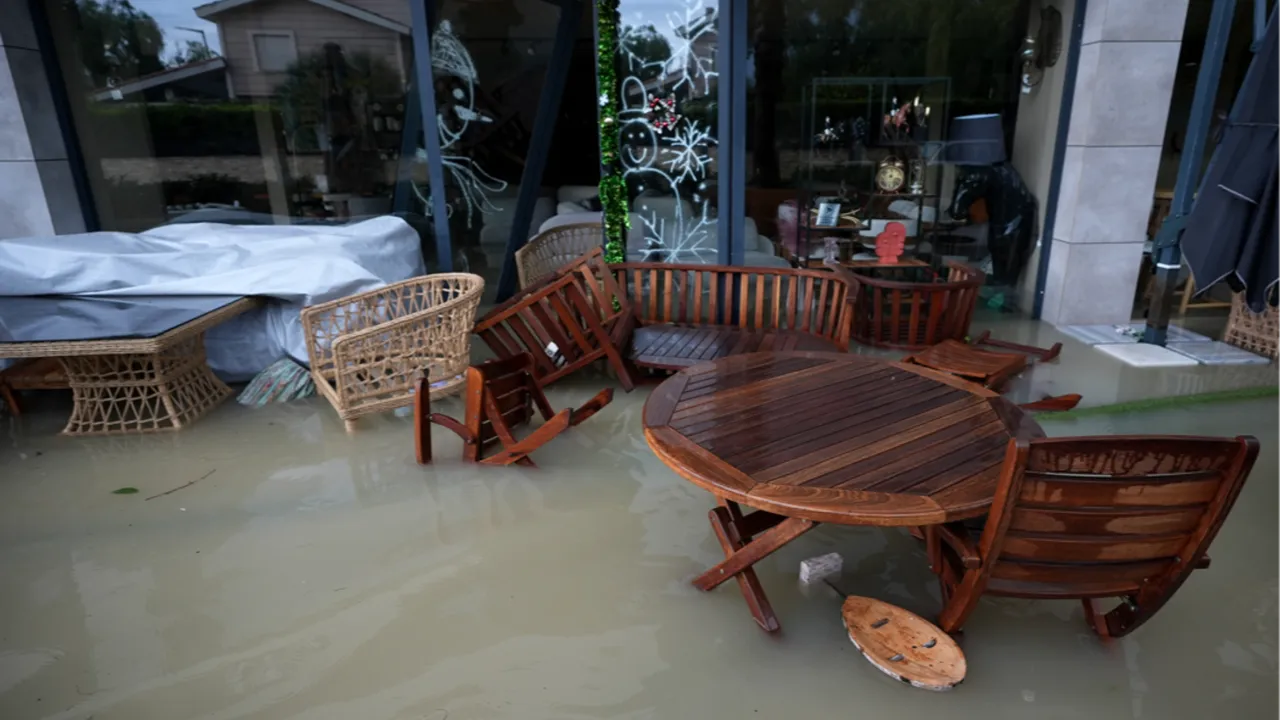 Turizm kentlerinde sel kabusu: Sokaklar Venedike döndü!
