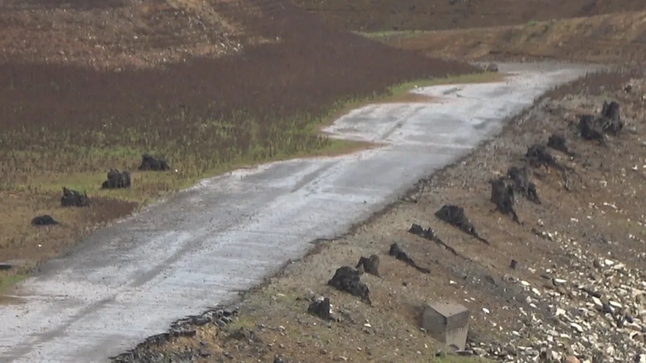 13 günlük suyu kalan Yalovada sular çekildi, tarihi yol ortaya çıktı