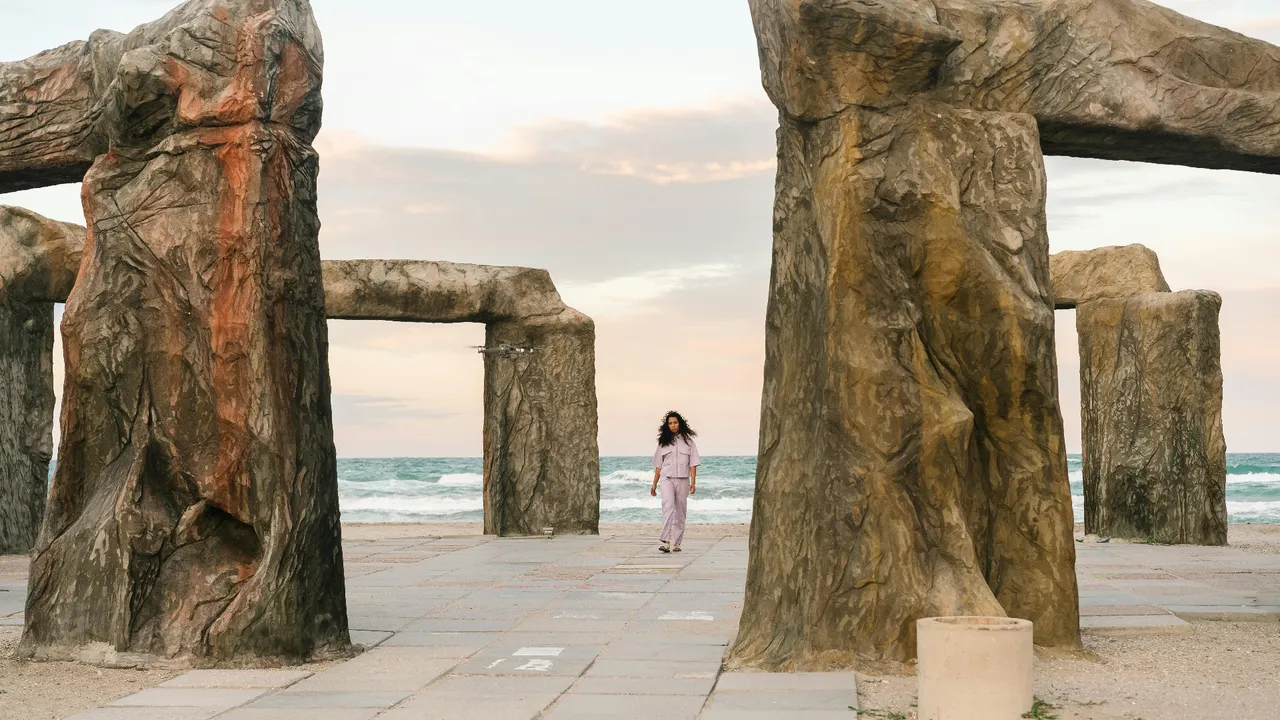 Stonehenge etrafında gizemli bir halka bulundu! Ölüler ile iletişim kurmak için mi kullanıldı?