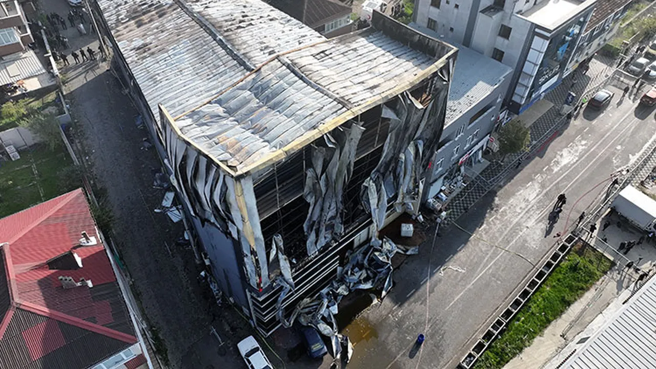 Yangında 7 işçinin hayatını kaybettiği parfüm dolum fabrikası
