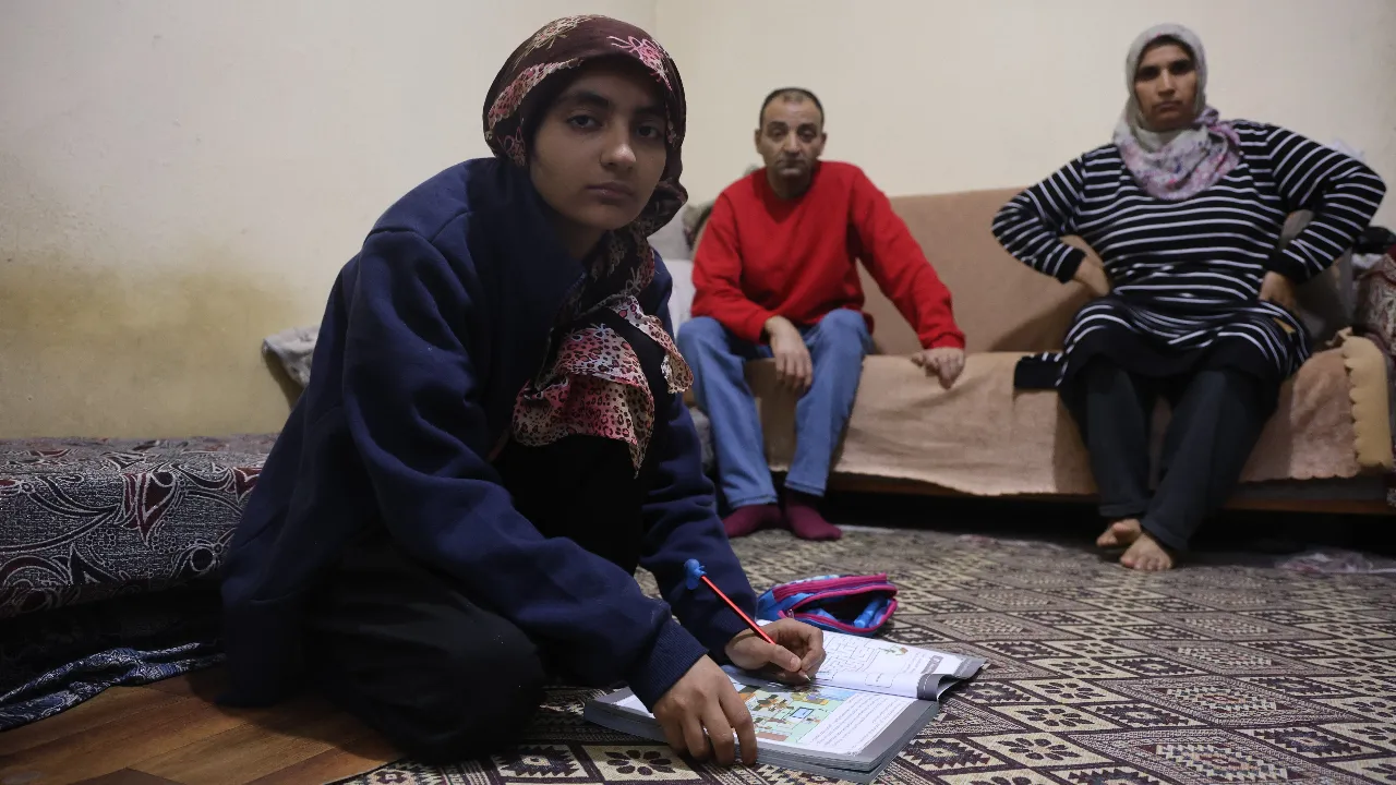 Banyosu yok, tuvaleti dışarıda! Tek odalı evde yürek burkan hayat mücadelesi