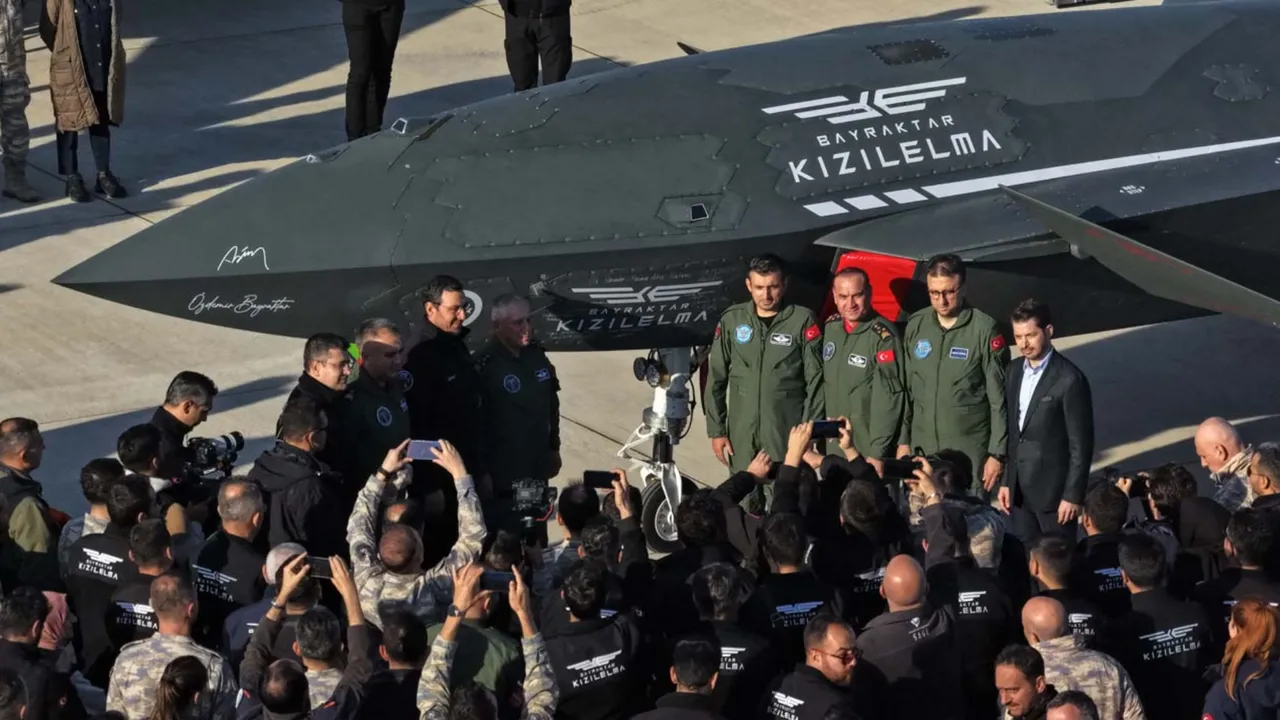 Bayraktar KIZILELMA hava-hava füzesiyle dünyada ilke imza attı