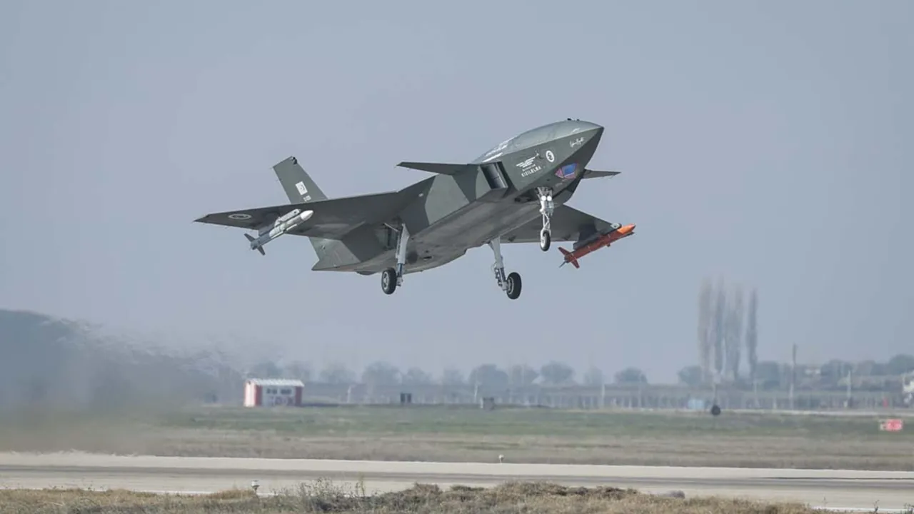 Bayraktar KIZILELMA hava-hava füzesiyle dünyada ilke imza attı