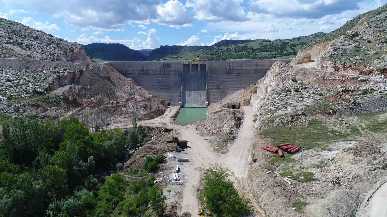 Çermik Kale Barajı'nın su tutma işlemi tamamlandı