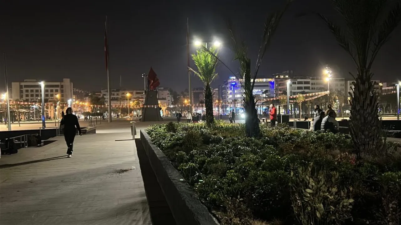 Depremler sonrası 80 santim kayan İskenderun Sahili yenilendi