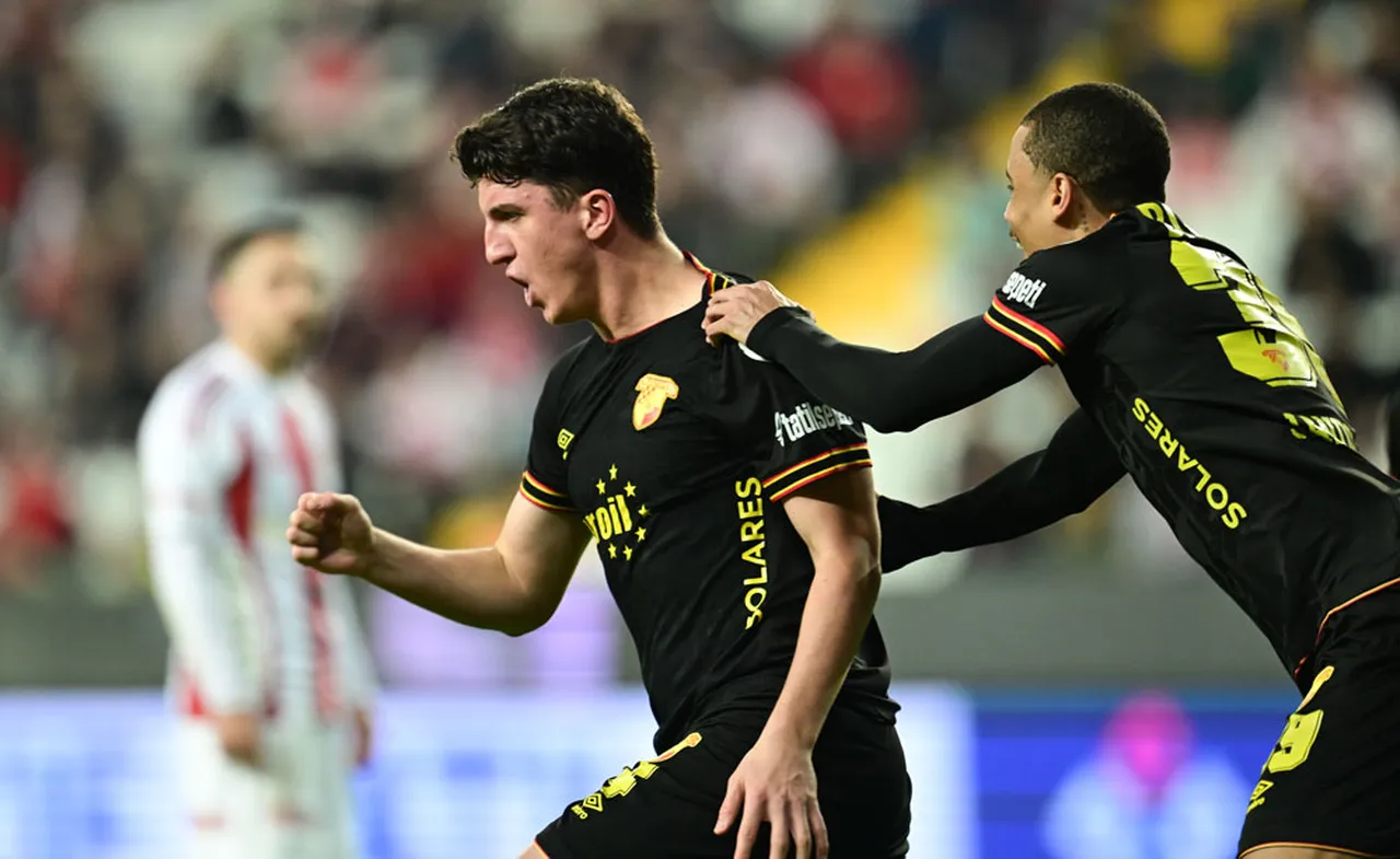 Göztepeli oyuncuların gol sevinci