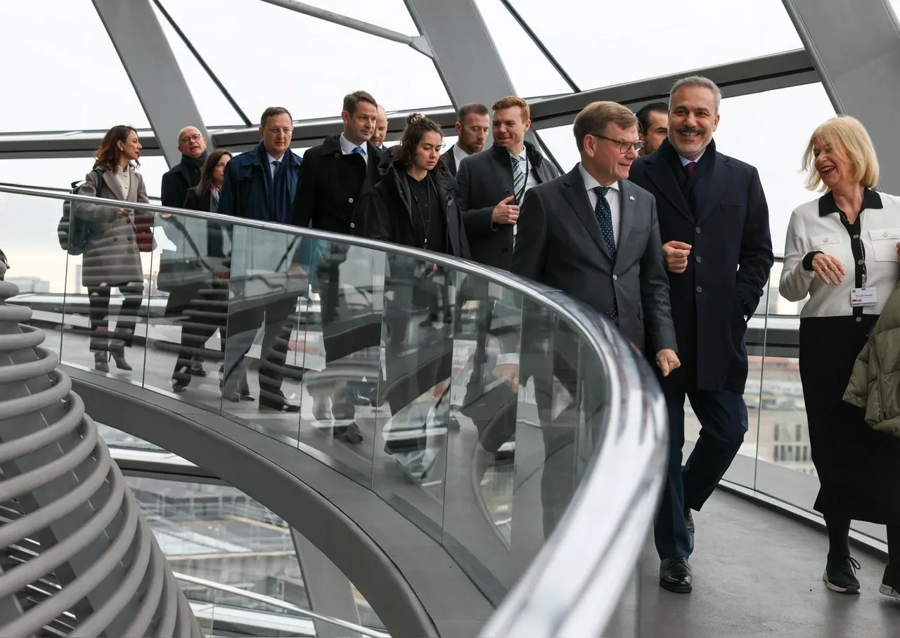 Bakan Fidan, Almanya temasları dâhilinde Federal Meclis binasını ziyaret etti, Türk STK temsilcileri, iş adamları ve basın mensuplarıyla da görüştü.