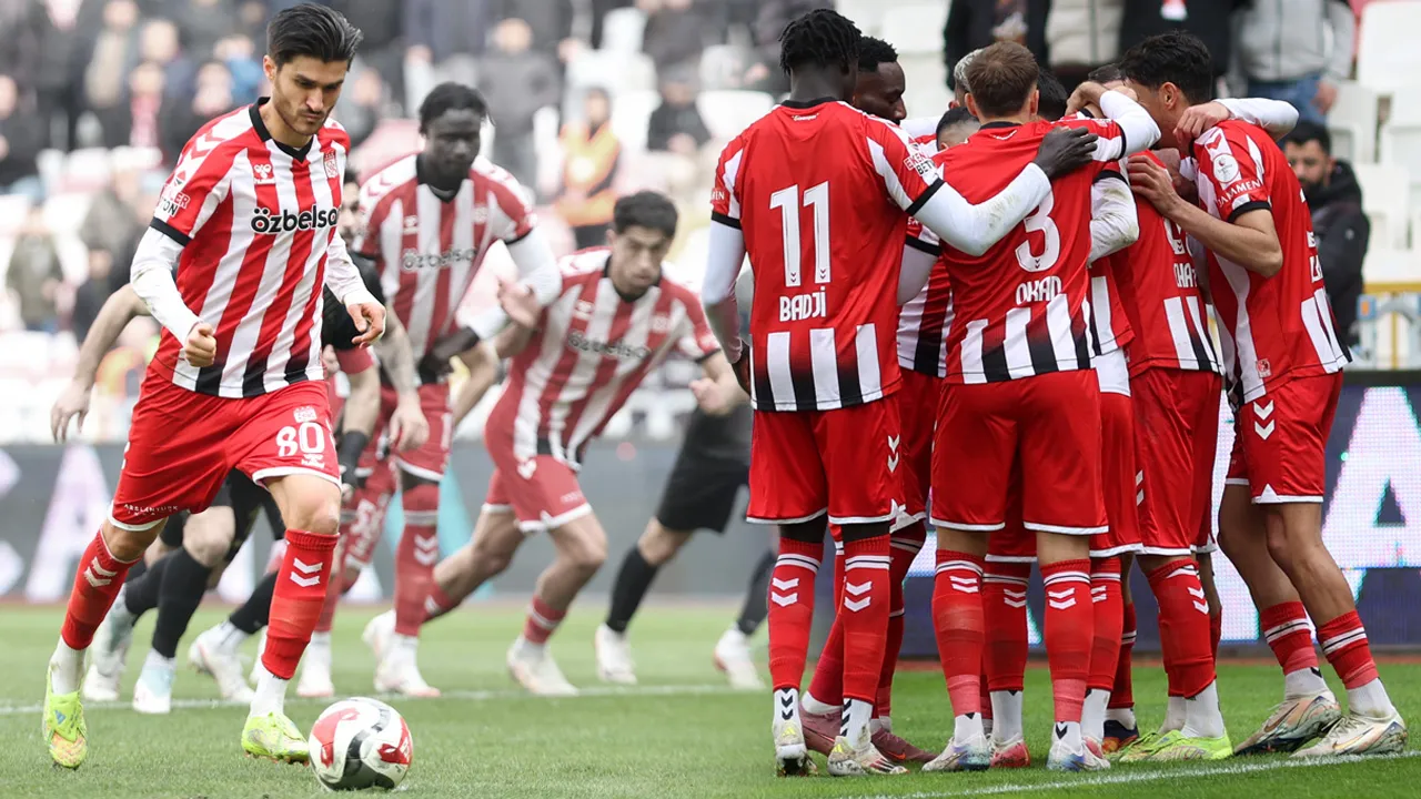 Kalecinin dikkatsizliği pahalıya patladı, kimse ne olduğunu anlamadı! Hem kırmızı kart hem penaltı...