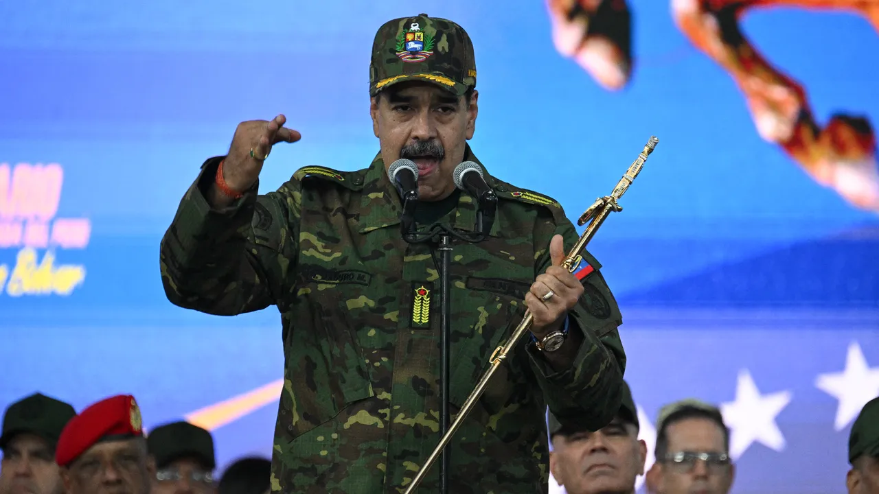 Maduro füzeleri konuşandırdı! ABDnin saldırısına nasıl cevap verecek?