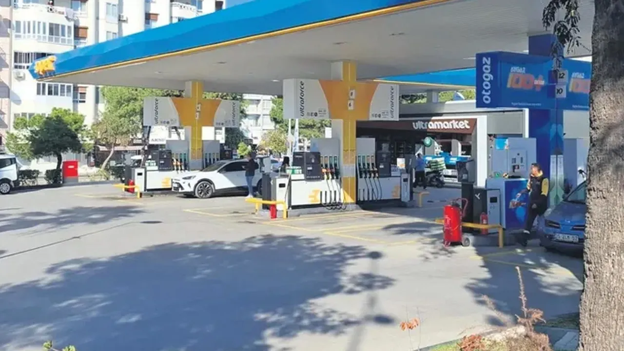 Parkın içinde akaryakıt istasyonu! Mahkemenin yolunu tuttular