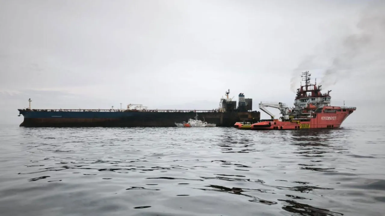 Ulaştırma ve Altyapı Bakanlığı açıkladı! İşte Karadeniz'de yanan gemide son durum
