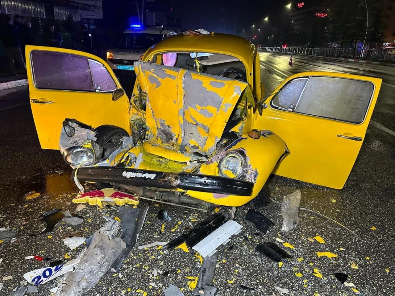 Araçtaki 3 kişi de yaralandı