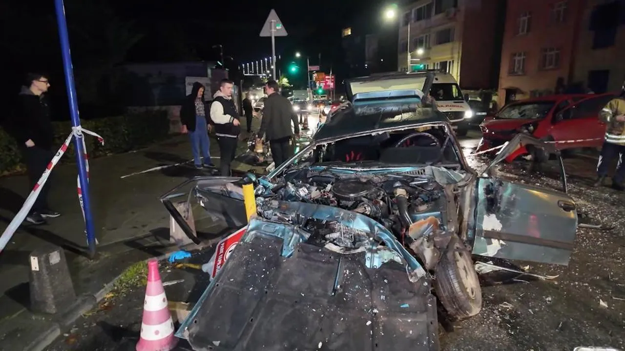 Üsküdar'da zincirleme kaza! Ortalık savaş alanına döndü, yaralılar var