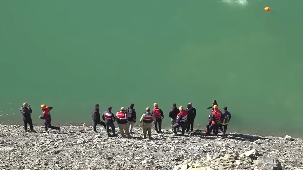 Van'da otomobil baraja uçtu! Kahreden haber geldi