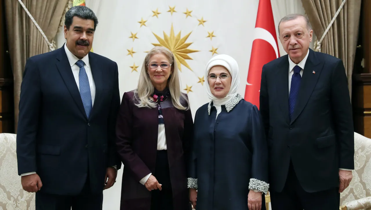 Cumhurbaşkanı Recep Tayyip Erdoğan, Venezuela Devlet Başkanı Nicolas Maduro ile bir araya geldi.(2022)