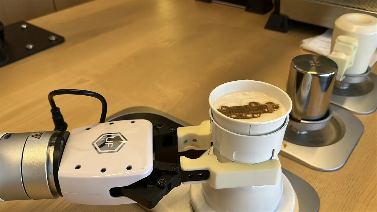 Bu kafede her şeyi robotlar yapıyor! Ziyaretçi yağıyor: Avrupada bile görmedim