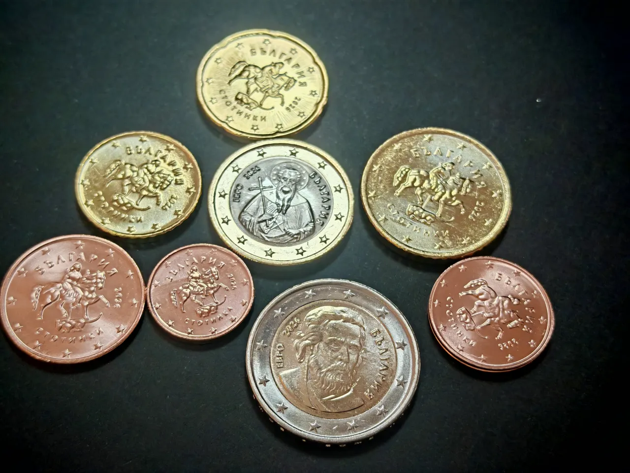 Bulgaristan'da ilk yerel euro örnekleri piyasaya sürüldü! Satın almak için birbirleriyle yarıştılar