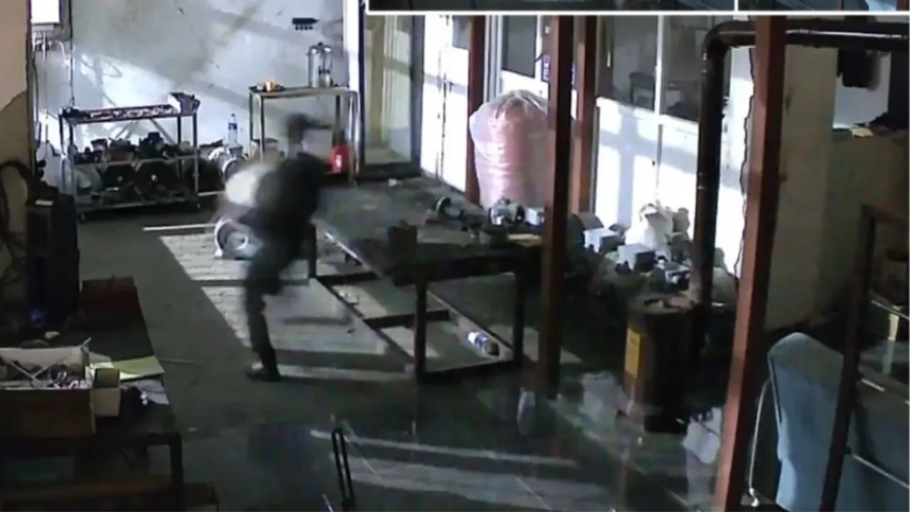 Çalıntı kamyonetle geldiler 350 bin liralık malzemeyi yükleyip kaçtılar!