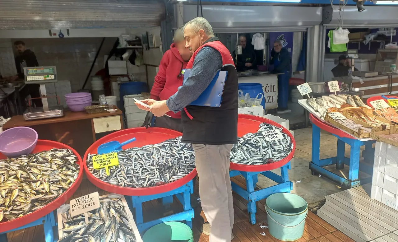 Denetim geldi, gerçek ortaya çıktı: Tezgahtaki balık kolyoz çıktı