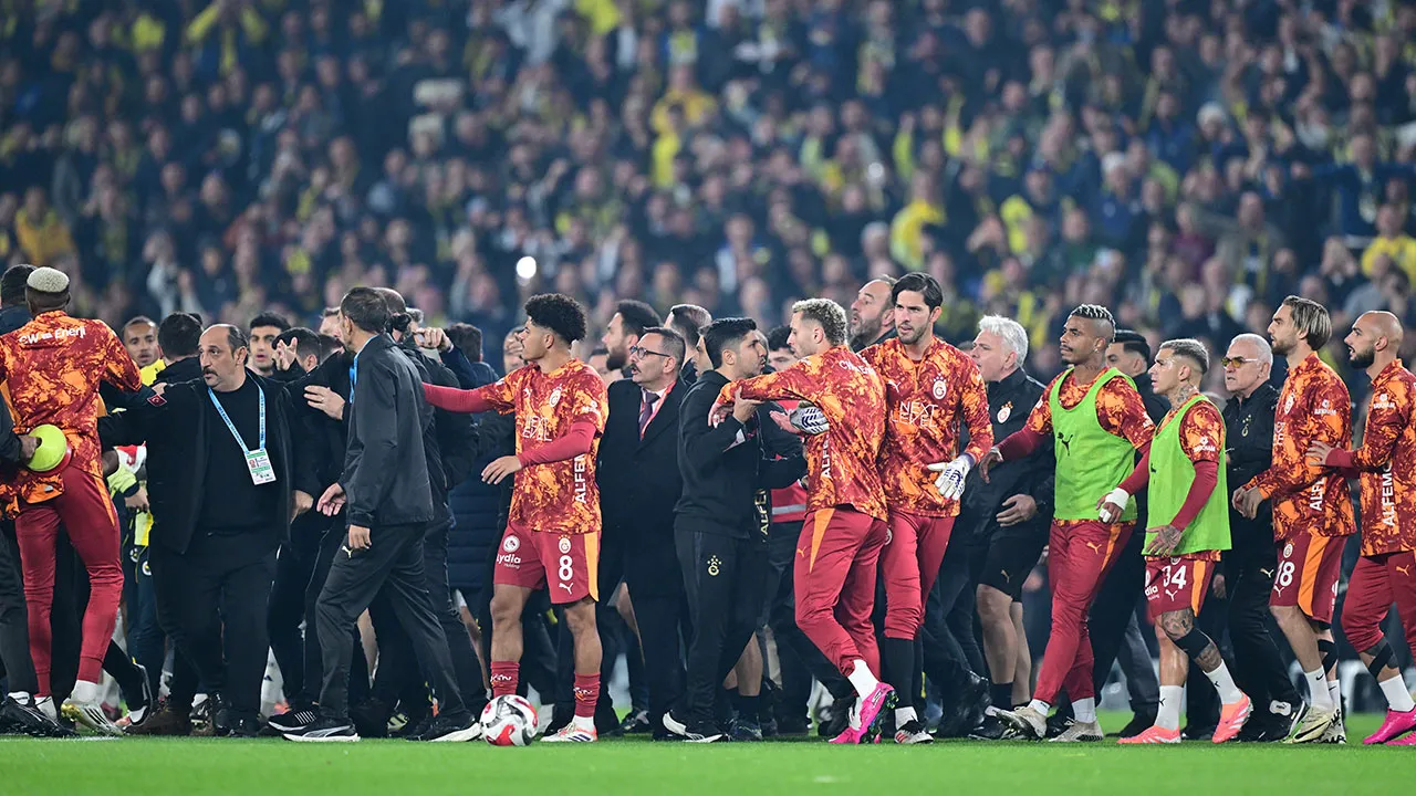 Fenerbahçe - Galatasaray derbisi öncesi 2 isim ihraç edildi