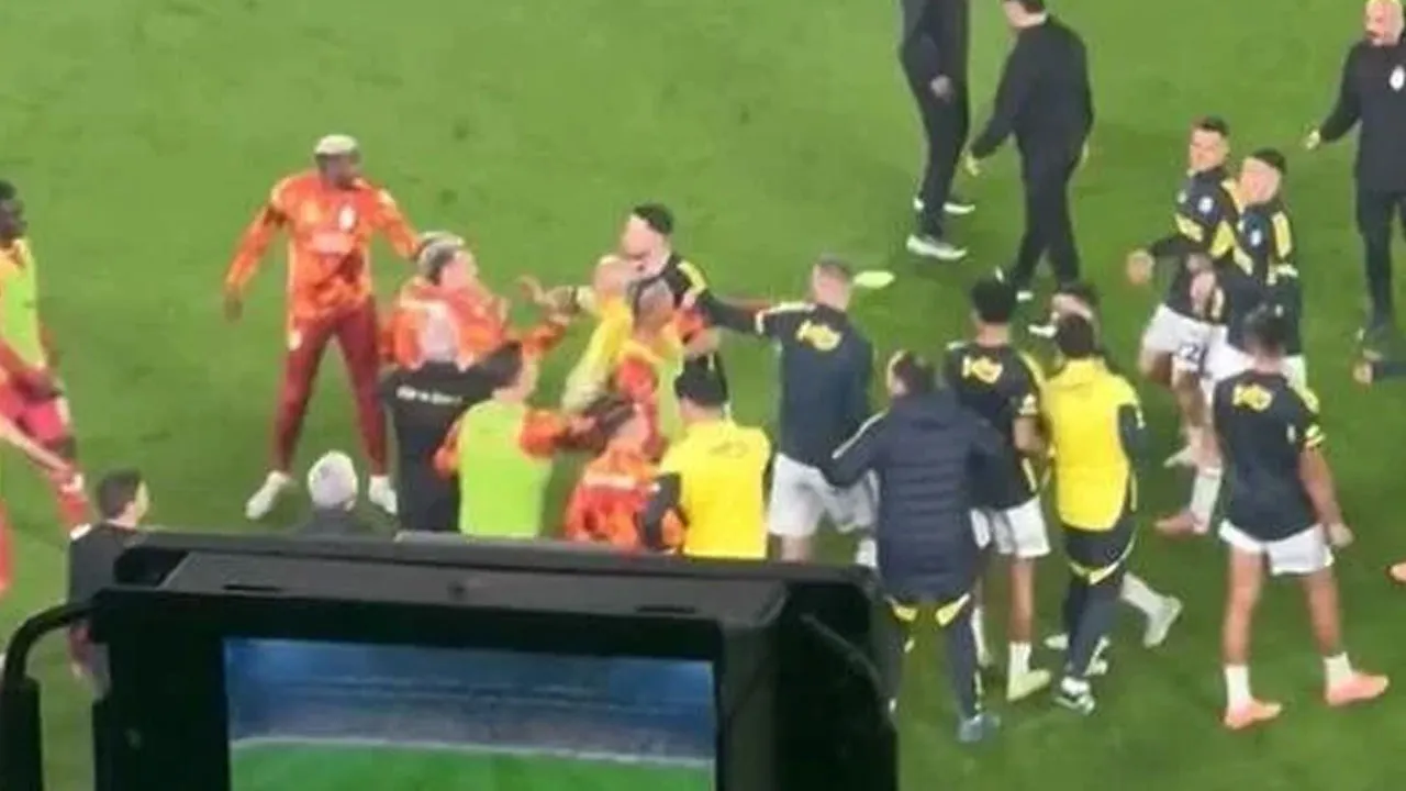 Fenerbahçe - Galatasaray derbisi öncesi kavga çıktı: Futbolcular arasında tansiyon yükseldi