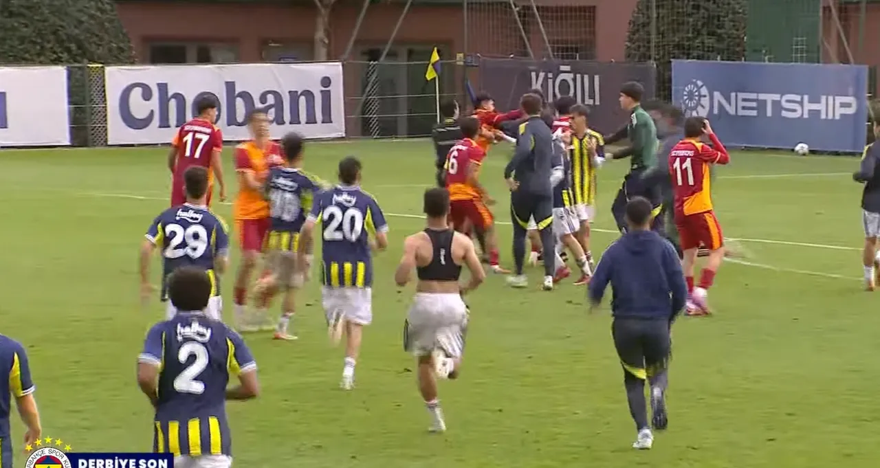 Fenerbahçe-Galatasaray U19 derbisinde ortalık karıştı! Yumruklar konuştu