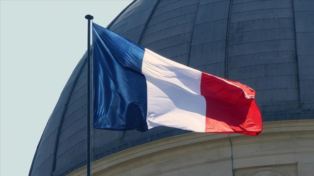 Fransa’da camiye çirkin saldırı! Kur’an-ı Kerim nüshaları yırtıldı, Türk derneğine mermi bırakıldı