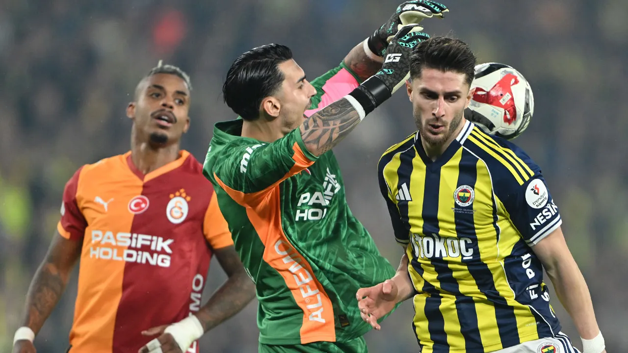 Galatasaray öne geçti, Fenerbahçe sonucu belirledi: Zirvede fark değişmedi