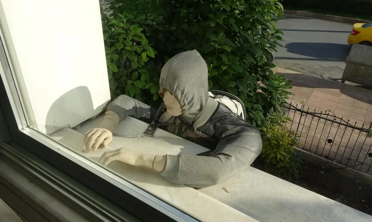 Gören hırsız sanıp polisi arıyor, taş atan da var! Gerçek ise bambaşka