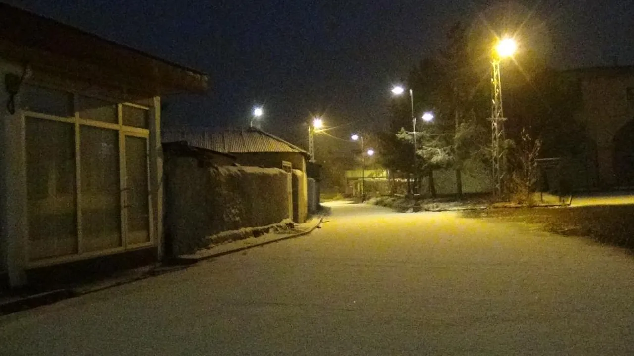 Hava sıcaklığı eksi 10 dereceye düştü! Kent beyaza büründü