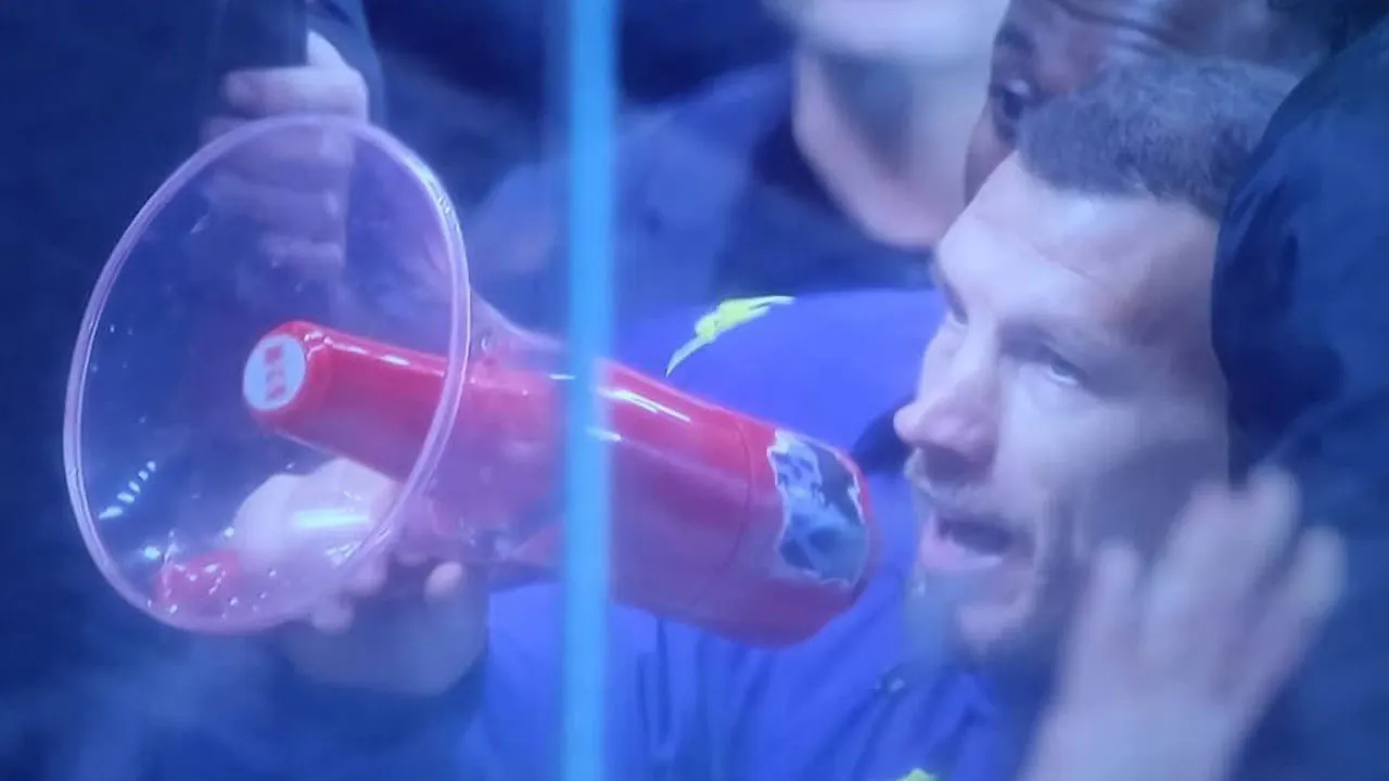 İsyan bayrağı açıldı, Edin Dzeko megafonla sükûnet çağrısı yaptı!