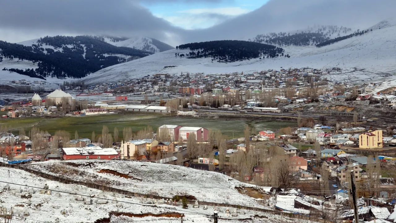 Kars merkezde sorun büyüyor! Nüfus 121 bin, araç sayısı 50 binden fazla