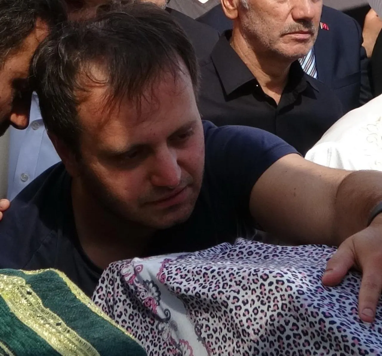 Kaza süsü vererek eşini ve çocuğunu öldürmüştü! Cezaevinde intihar etti