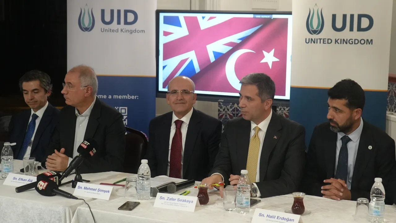 Mehmet Şimşekten memur ve emekli için kritik ipucu! İşte milyonları bekleyen zam