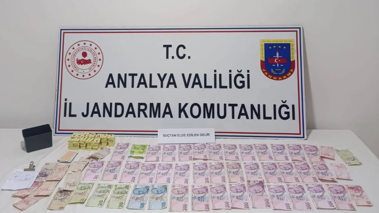 Muhtar, kumar oynatırken yakalandı! Hepsine ceza yağdı