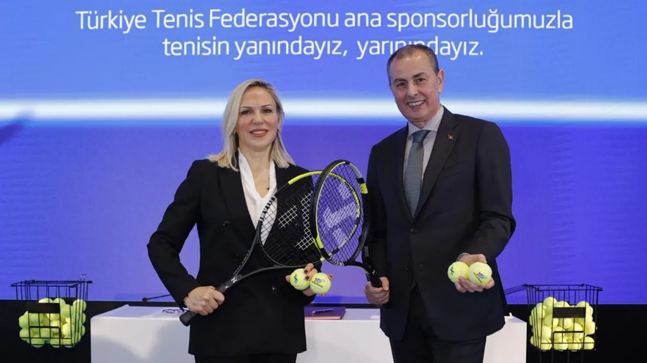 Satrancı bıraktı, korta geçti!