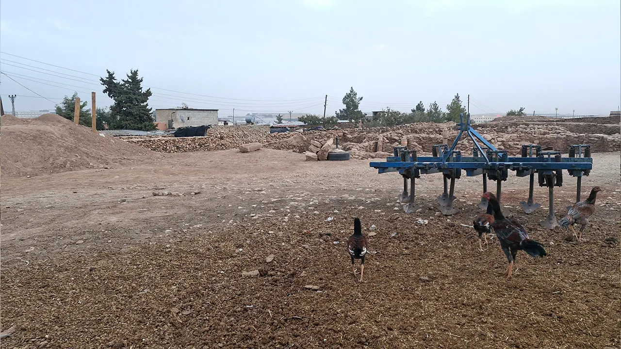 Sayburç’taki arkeolojik kazılar köy  hayatının içinde devam ediyor.