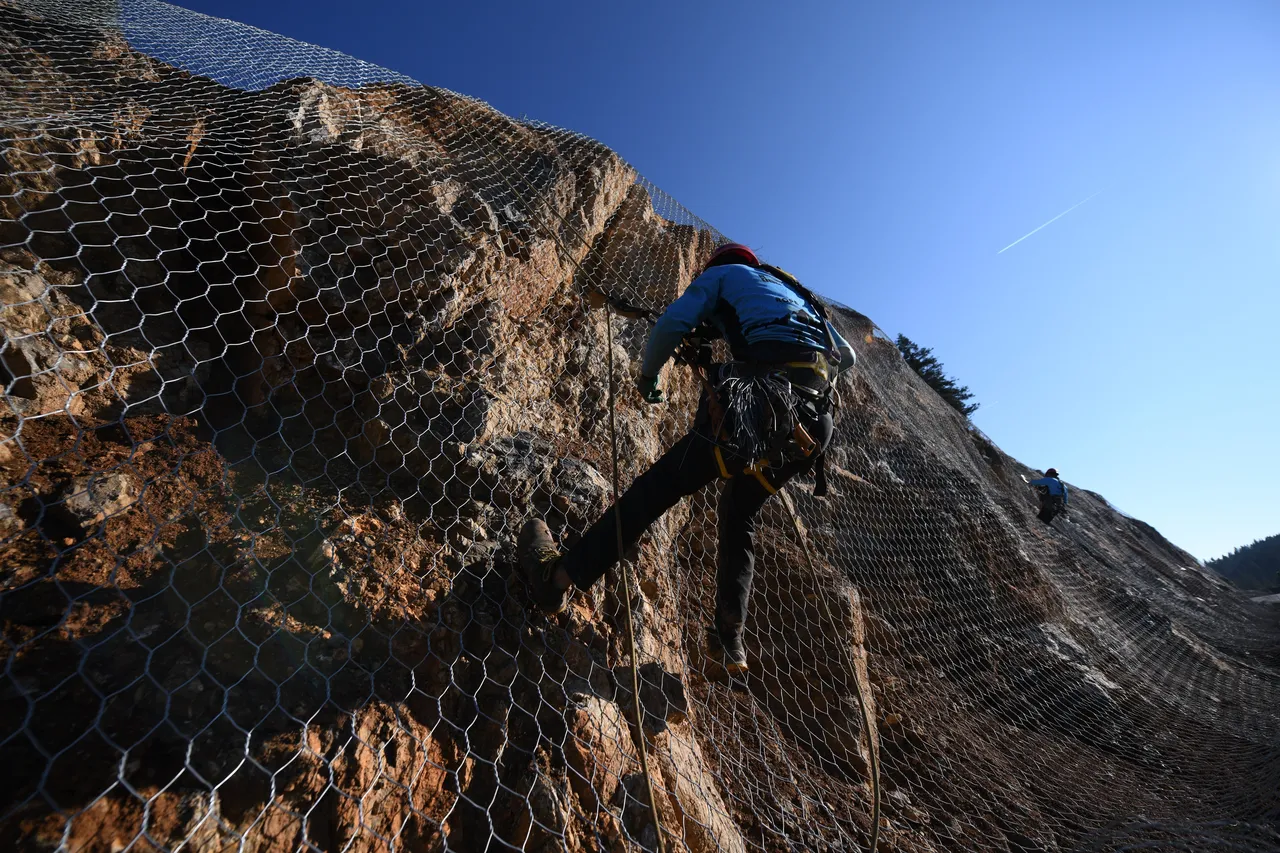 Yaralıgöz Dağı çelik ağlarla örülüyor