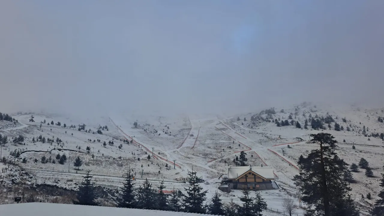 Yaklaşıyor ama yağmıyor! İstanbul'a 2 saat uzaklıkta kar var!  