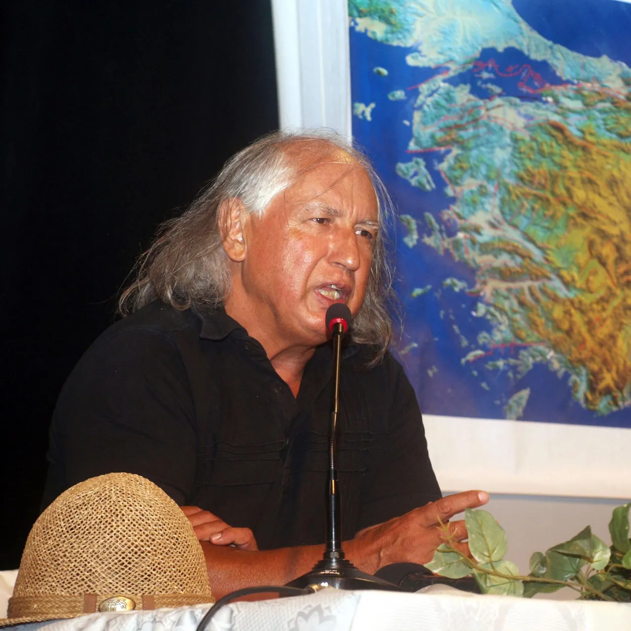 Prof. Dr. Şener Üşümezsoy