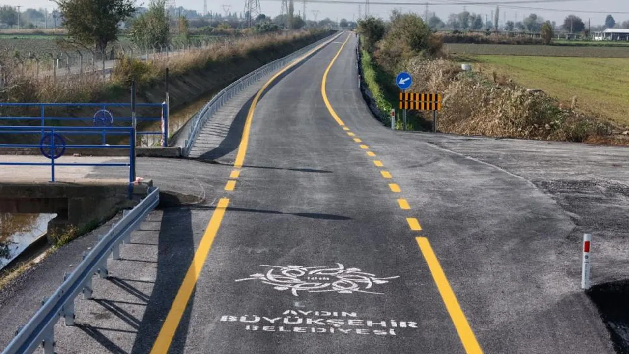 Aydın'da trafiğe ilaç gibi çözüm: İlçeyi hastaneye ve merkeze bağlayacak yol açıldı